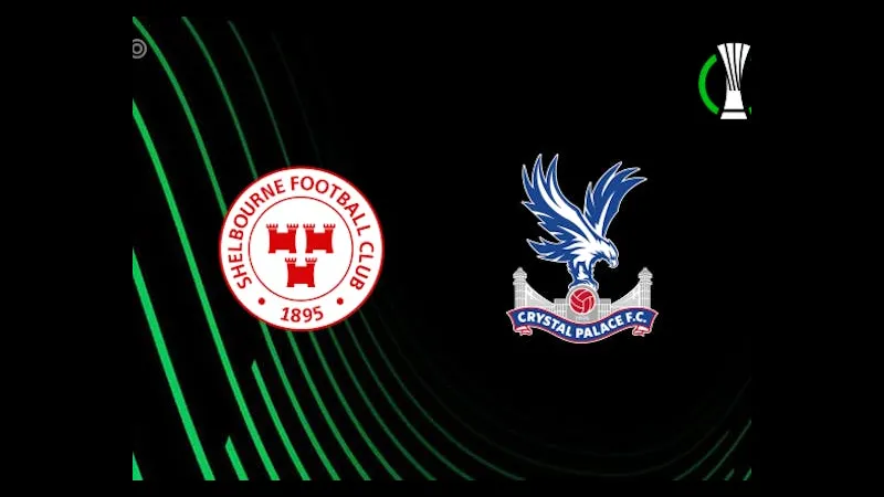 Cầu thủ Shelbourne với cú sút mạnh đang chống đỡ sự áp đảo từ hậu vệ Crystal Palace